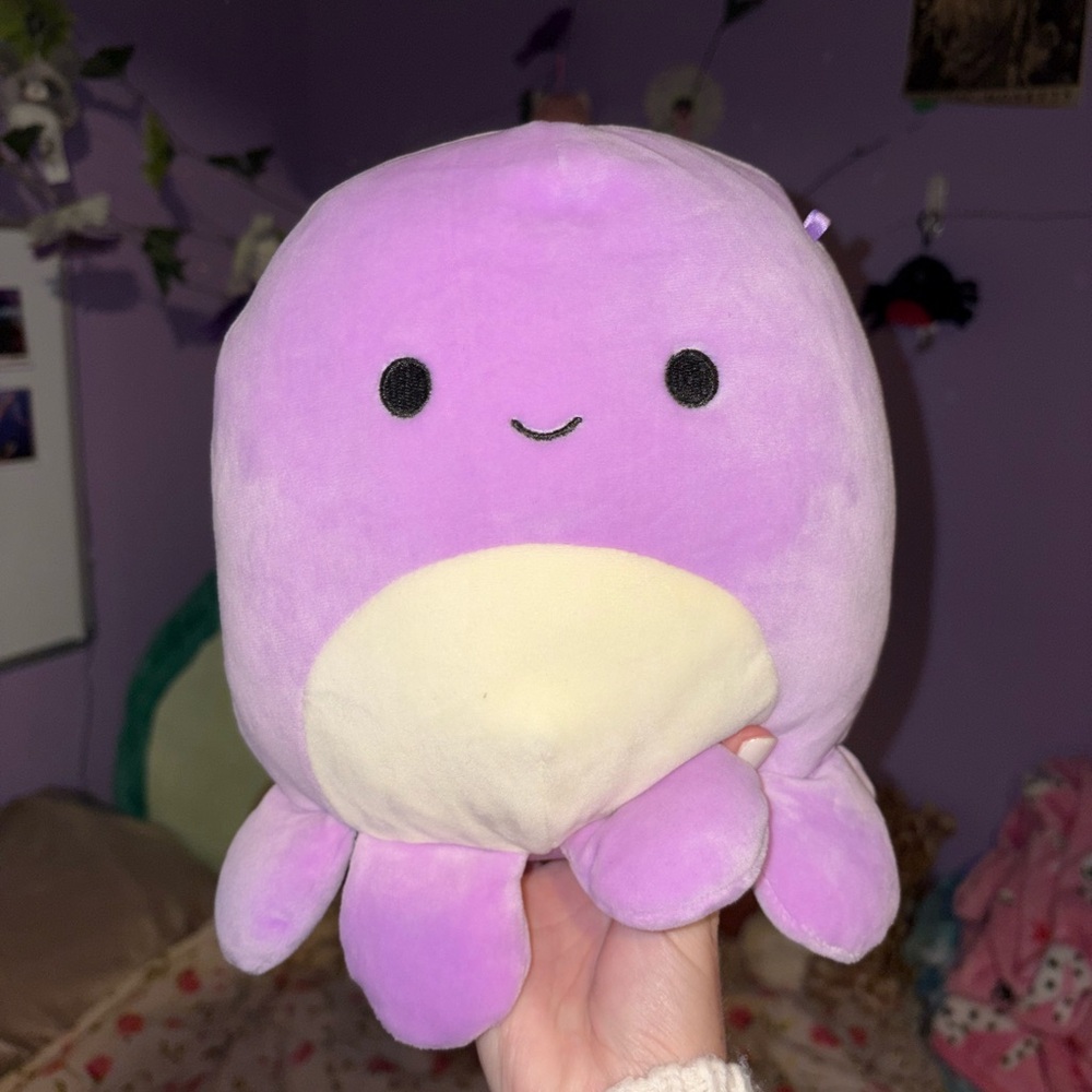 8” violet the octopus squishmallow